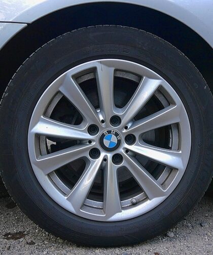 Dækskifte for elbiler: Er der forskel fra almindelige biler?