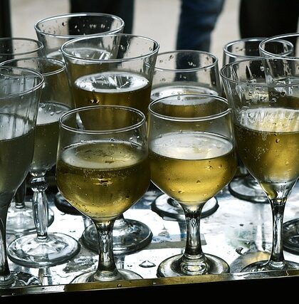 Hvordan du kan bruge metalbakker til at organisere din garderobe