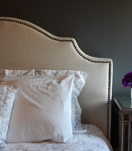 Gør dit soveværelse til et stilfuldt og hyggeligt rum med en sengegavl