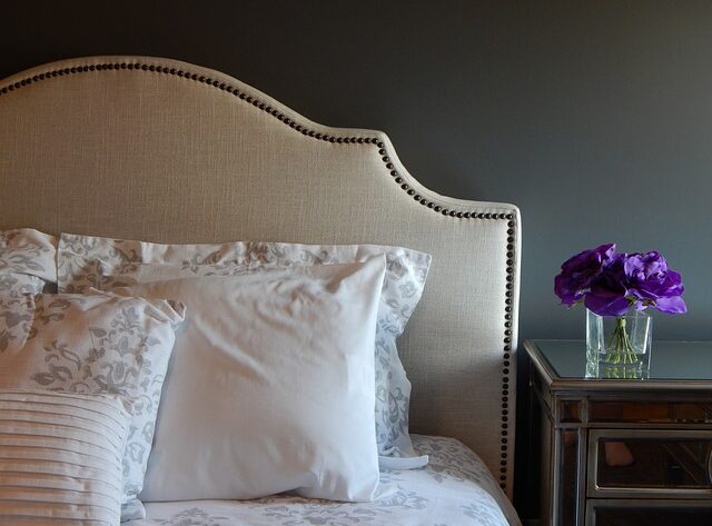 Gør dit soveværelse til et stilfuldt og hyggeligt rum med en sengegavl