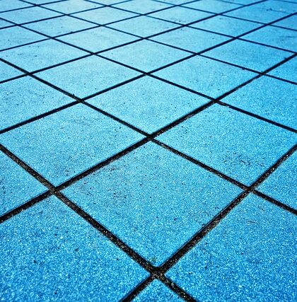 Sådan får du dine fliser til at skinne som nye – guide til effektiv fliserens