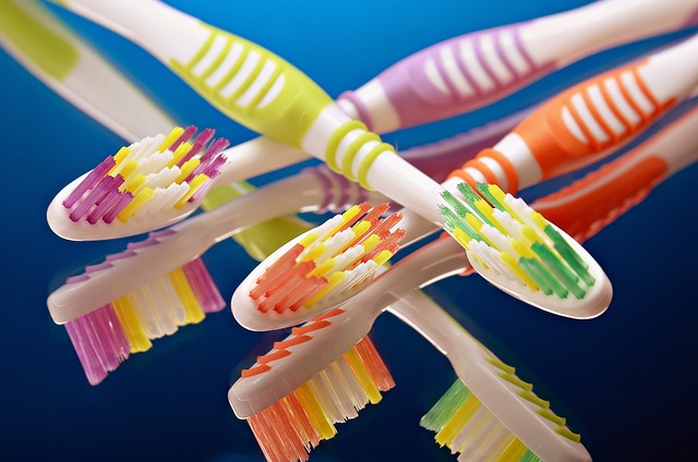 Gå grønt med en elektrisk tandbørste: Sådan reducerer du dit plastforbrug i badeværelset